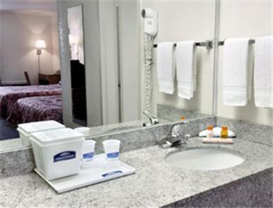 Howard Johnson By Wyndham Commerce Ga Habitación foto